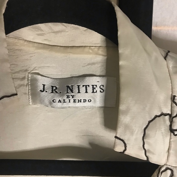 J.R. Nites Embroidery‎ Blazer - Picture 3 of 3